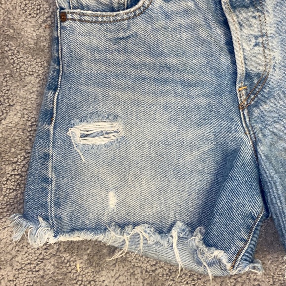 Levi’s High Rise Denim Shorts - Picture 6 of 9